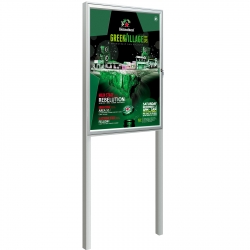 Buiten vitrine op staanders 12 x  A4 135 x 75 x 7,5 cm