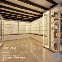 Hoekvitrine prijs op aanvraag