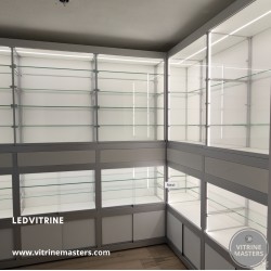 Maatwerk vitrinekast prijs op aanvraag