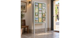 Buitenvitrine met staanders 12xA4 135x75x5,8 cm - sfeerbeeld