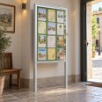 Buitenvitrine met staanders 12xA4 135x75x5,8 cm - sfeerbeeld