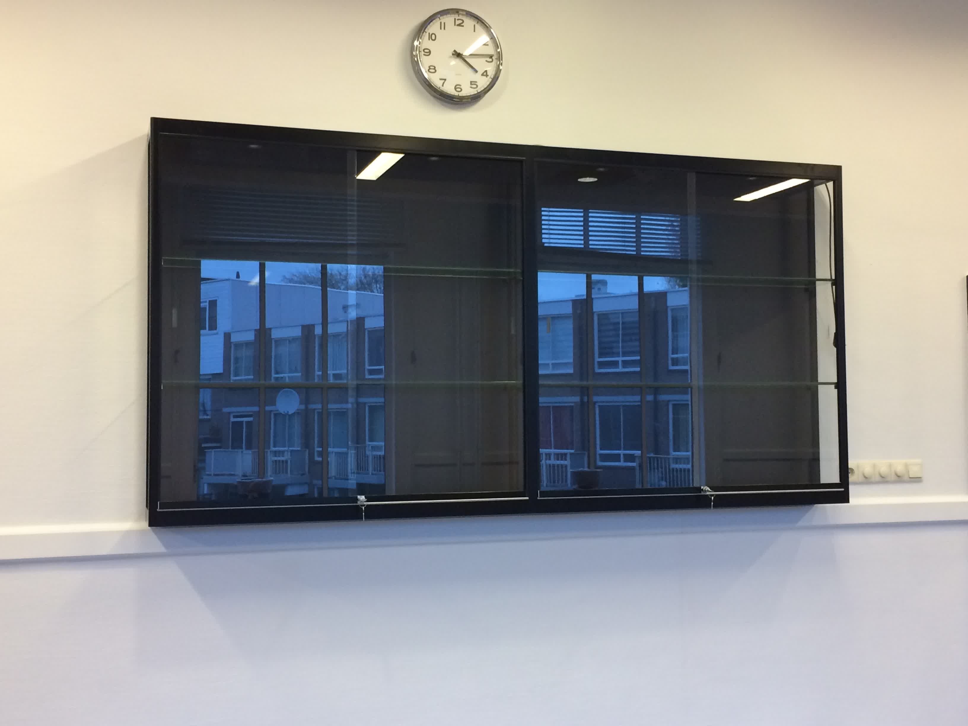 Hangvitrine Vitrinekast