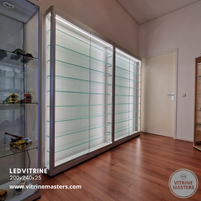 Grote ledvitrinekast