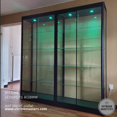 Led strip vitrinekast woonkamer
