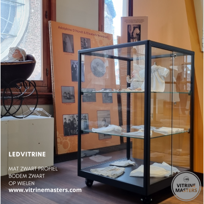 Led vitrine aan wand