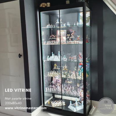 Vitrine in aanbouw