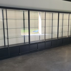 Vitrinekast met onderkast zwart led