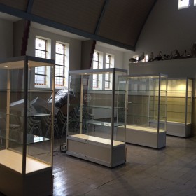 Vitrinekasten voor kerk