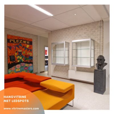 Hangvitrine met onderkast