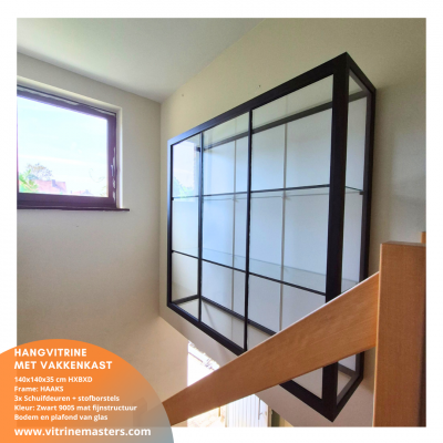 Hangvitrine met vakkenkast